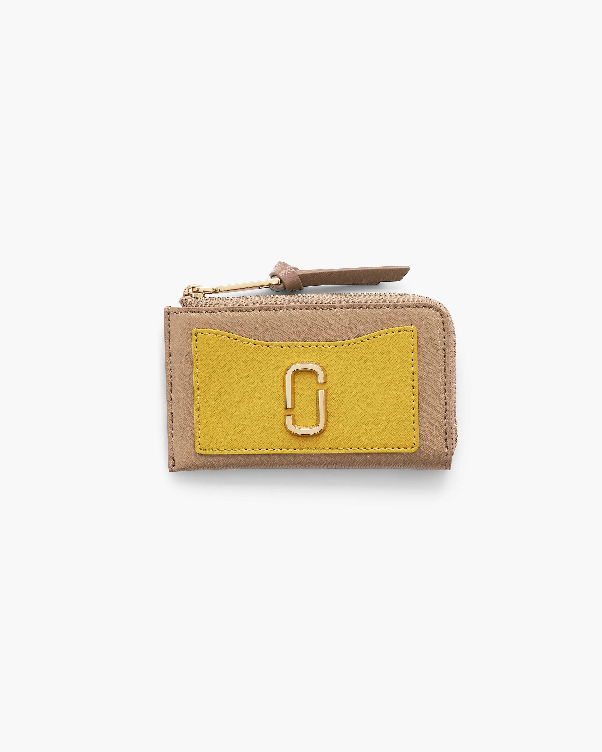 MARC JACOBS Marc Jacobs The Utility Snapshot Top Zip Multi Wallet in Joy Yellow Multi　MARC JACOBS マーク ジェイコブス ザ ユーティリティ スナップショット トップ ジップ マルチ ウォレット (ジョイ イエロー マルチ) MARC