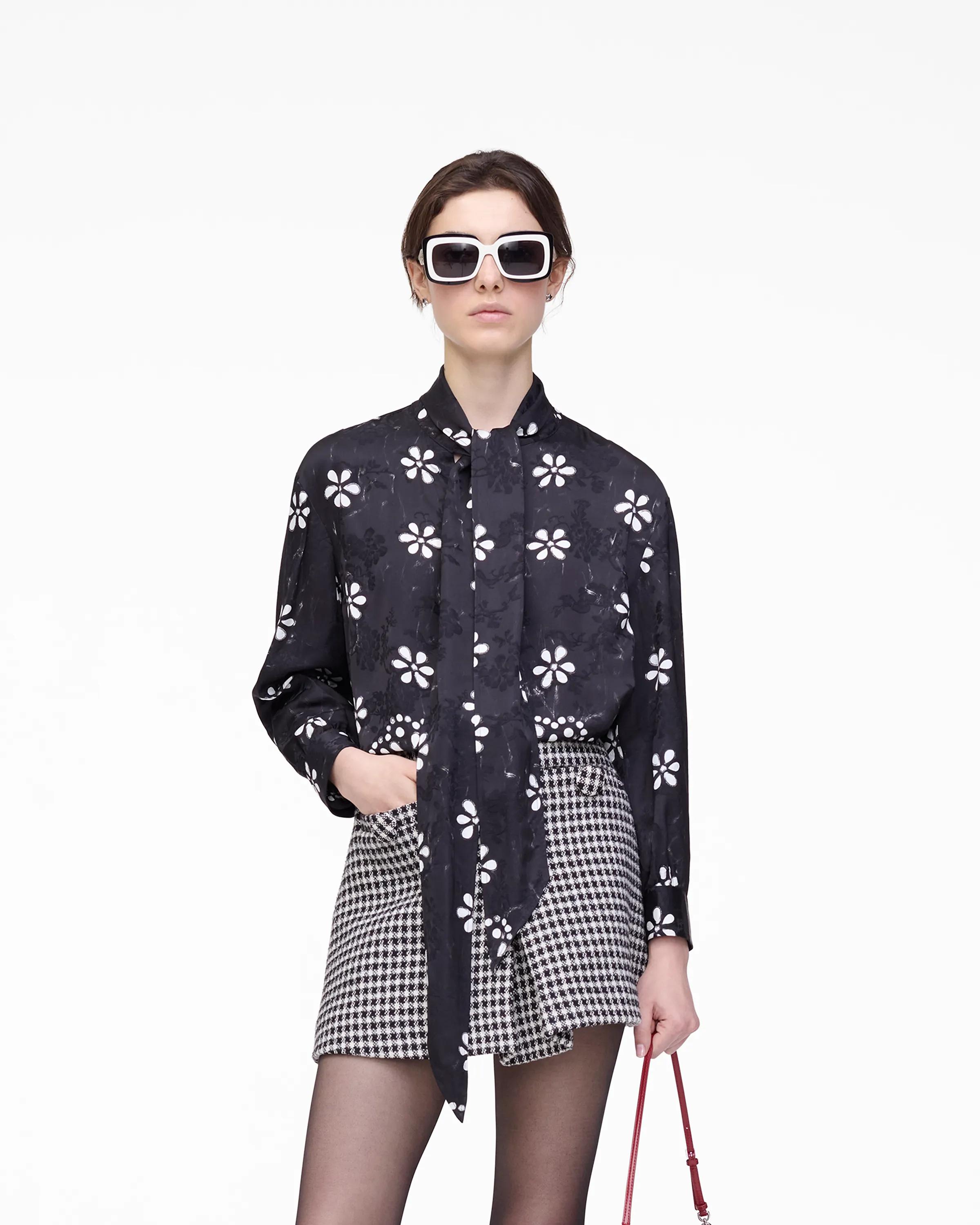 MARC JACOBS Marc Jacobs Trompe L'Oeil Eyelet Bow Blouse in Black/White, Size XL　MARC JACOBS マーク ジェイコブス トロンプルイユ アイレット ボウ ブラウス ブラック/ホワイト、サイズ XL MARC