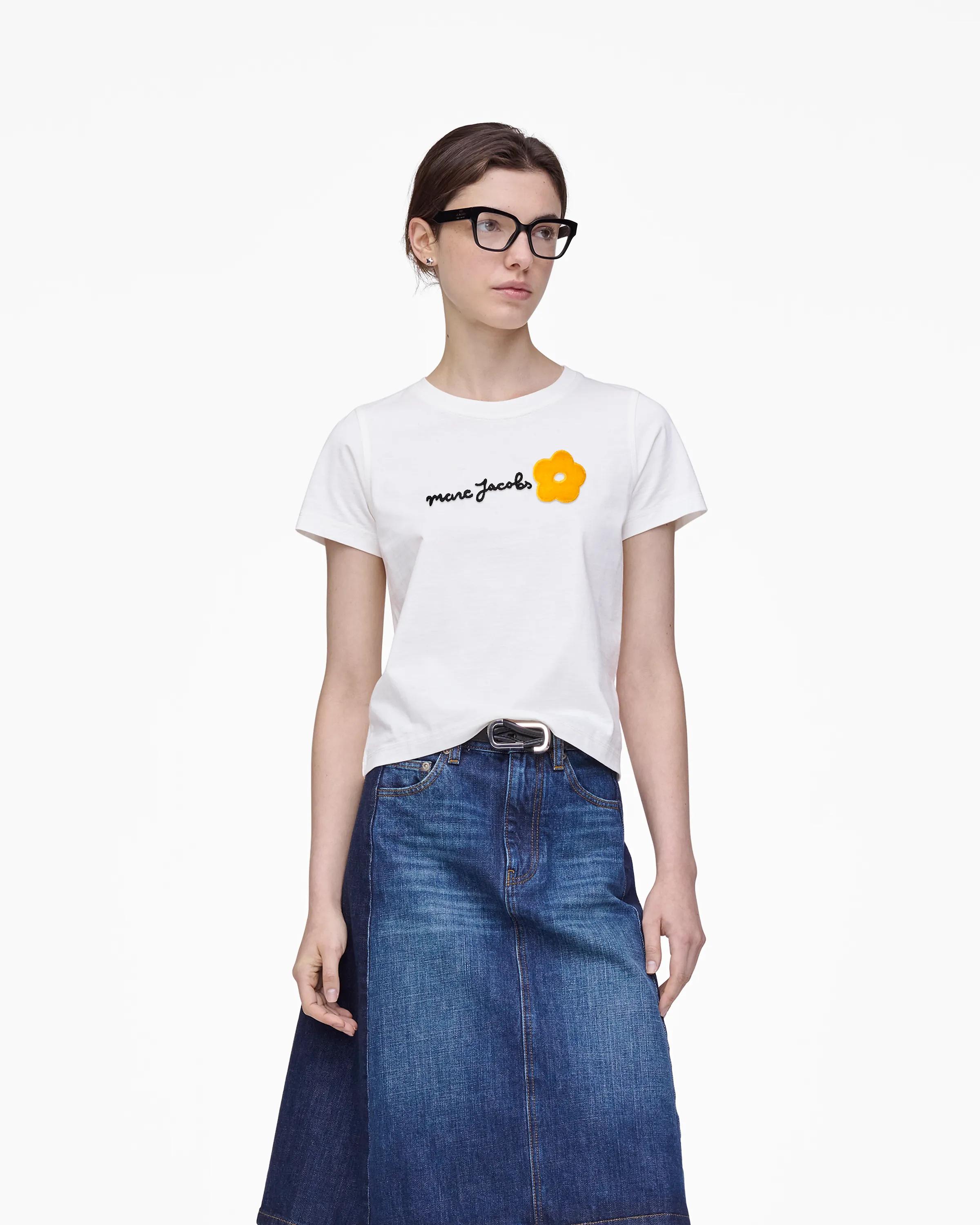 MARC JACOBS Marc Jacobs Daisy Logo Slim Tee in White, Size Small　MARC JACOBS マーク ジェイコブス デイジー ロゴ スリム Tシャツ ホワイト、サイズ S MARC