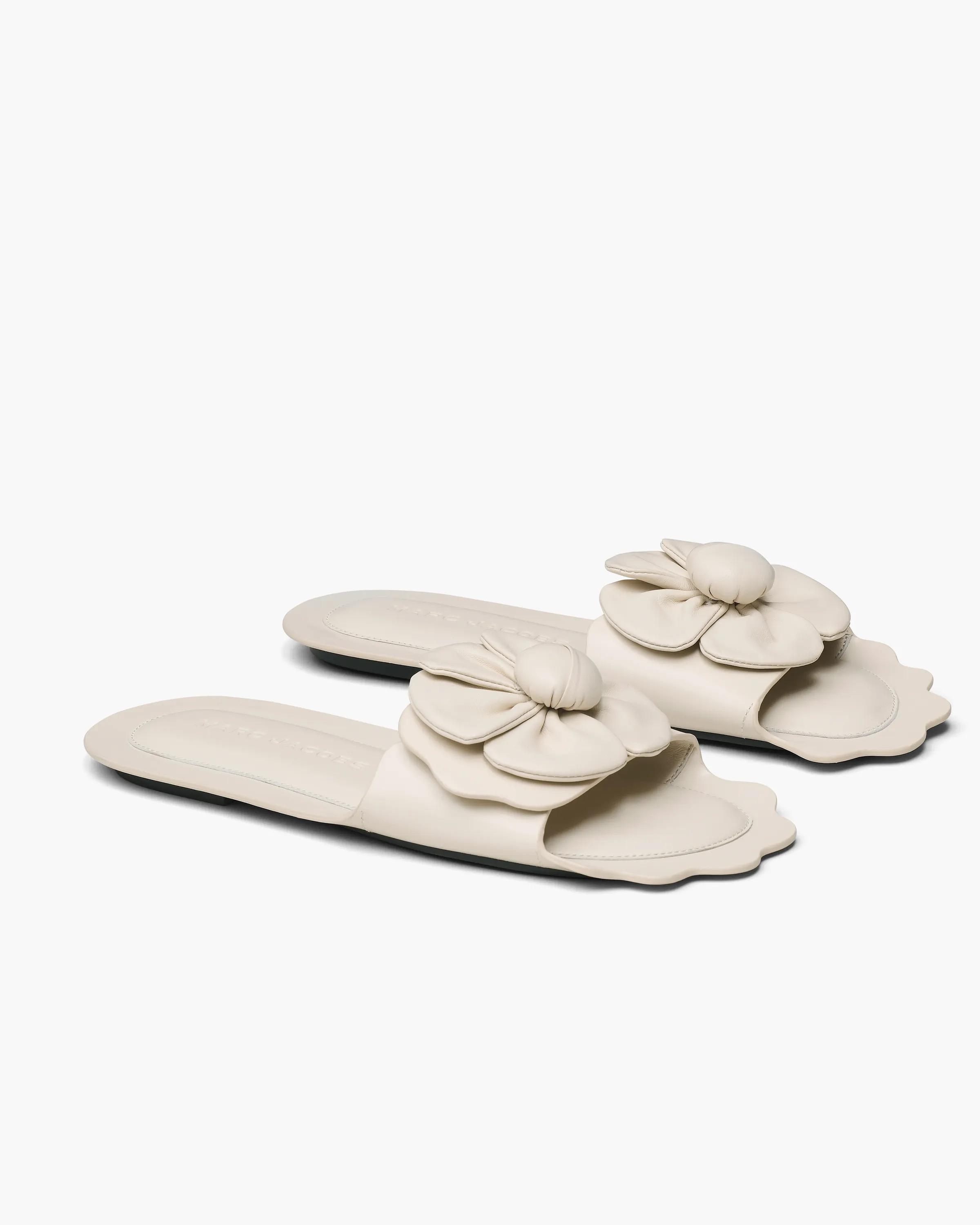 MARC JACOBS Marc Jacobs The Daisy Sandal in Cloud White, Size 41　MARC JACOBS マーク ジェイコブス ザ デイジー サンダル クラウド ホワイト、サイズ 41 MARC