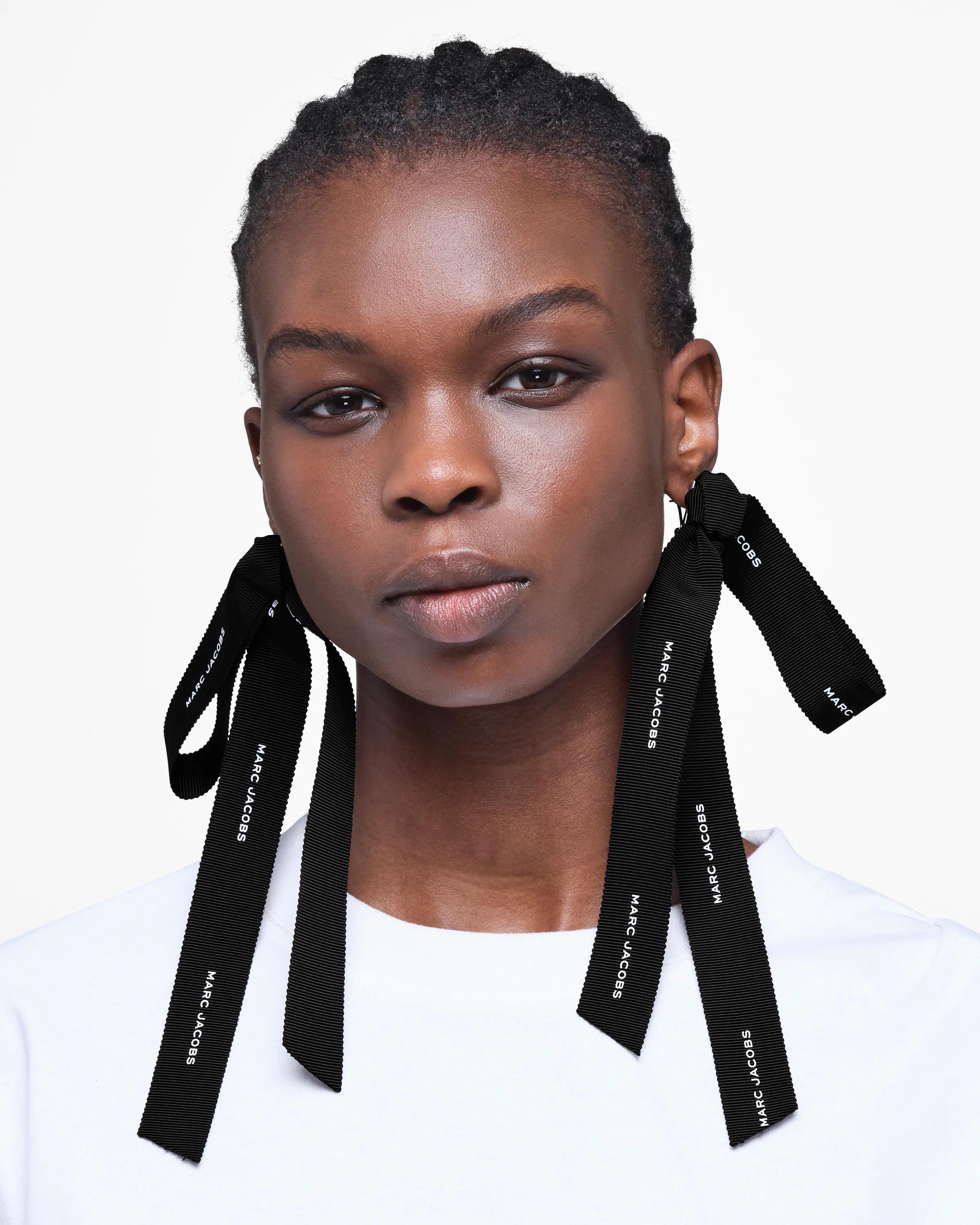 MARC JACOBS Marc Jacobs The Ribbon Earrings in Silver/Black　MARC JACOBS マーク ジェイコブス ザ リボン ピアス シルバー/ブラック MARC