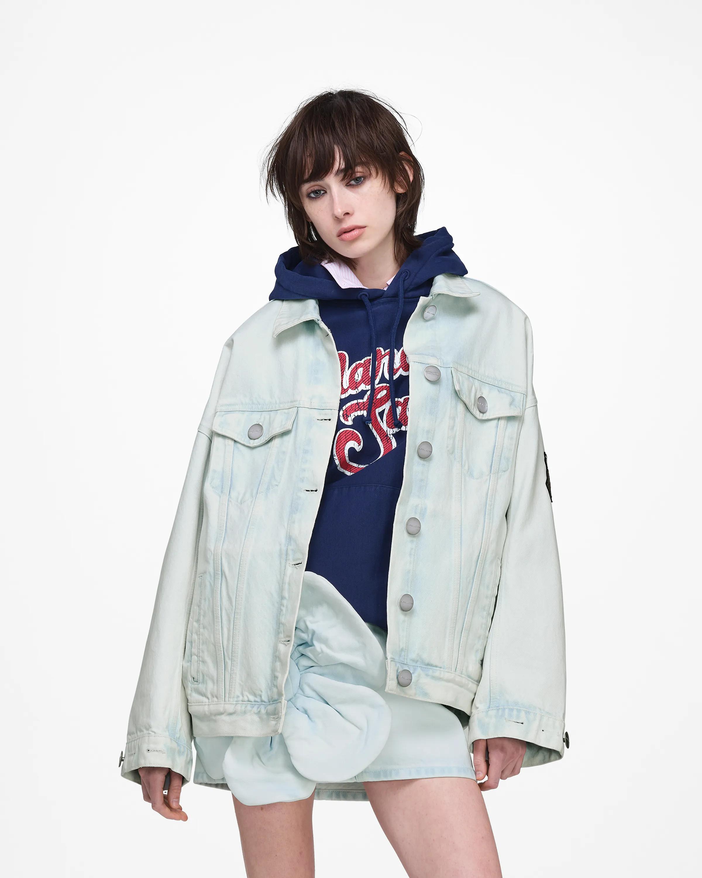 MARC JACOBS Marc Jacobs Oversized Trucker Jacket in Light Wash, Size XL　MARC JACOBS マーク ジェイコブス オーバーサイズ トラッカー ジャケット ライトウォッシュ、サイズ XL MARC