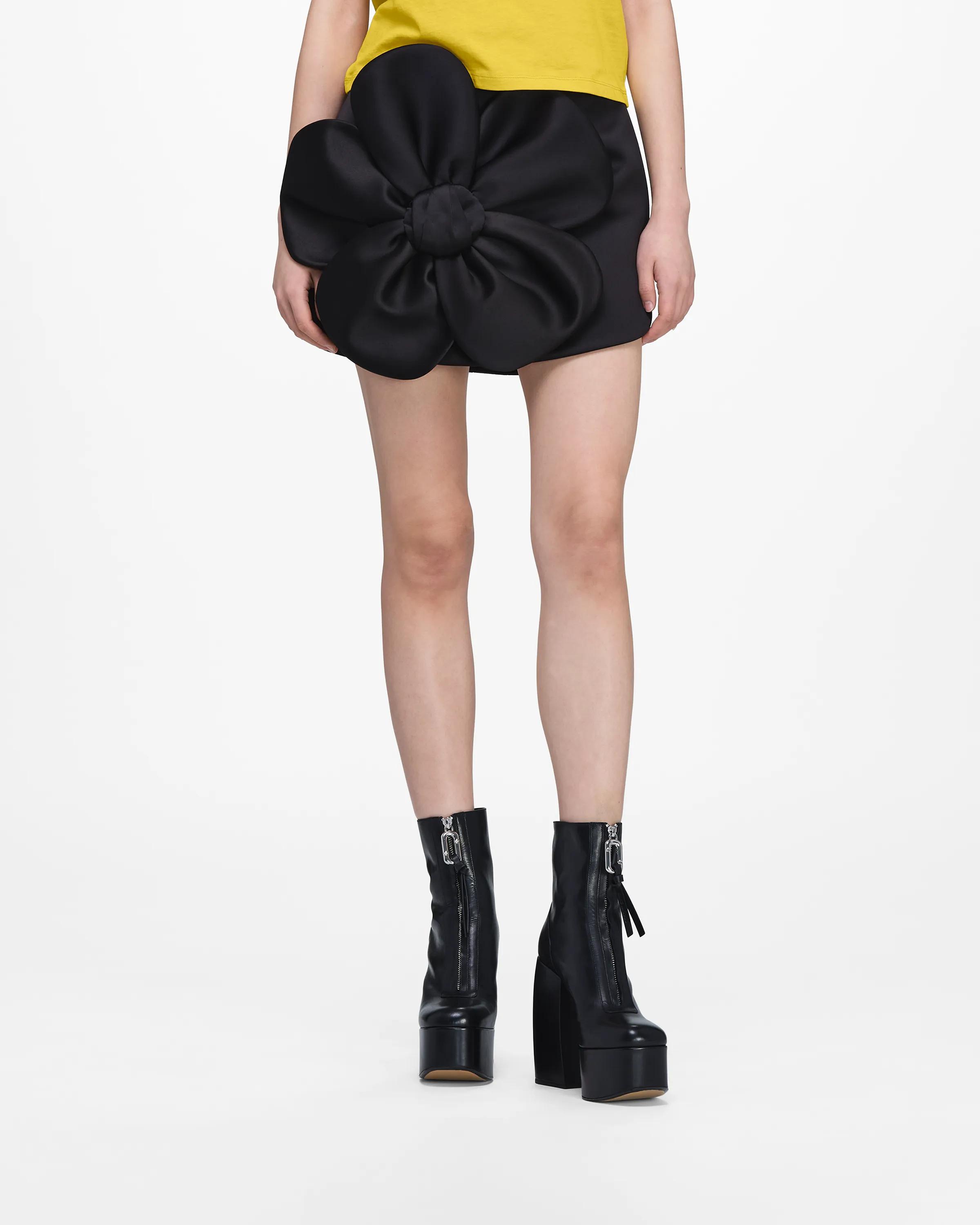 MARC JACOBS Marc Jacobs Satin Daisy Circle Skirt in Black, Size XL　MARC JACOBS マーク ジェイコブス サテン デイジー サークル スカート ブラック、サイズ XL MARC