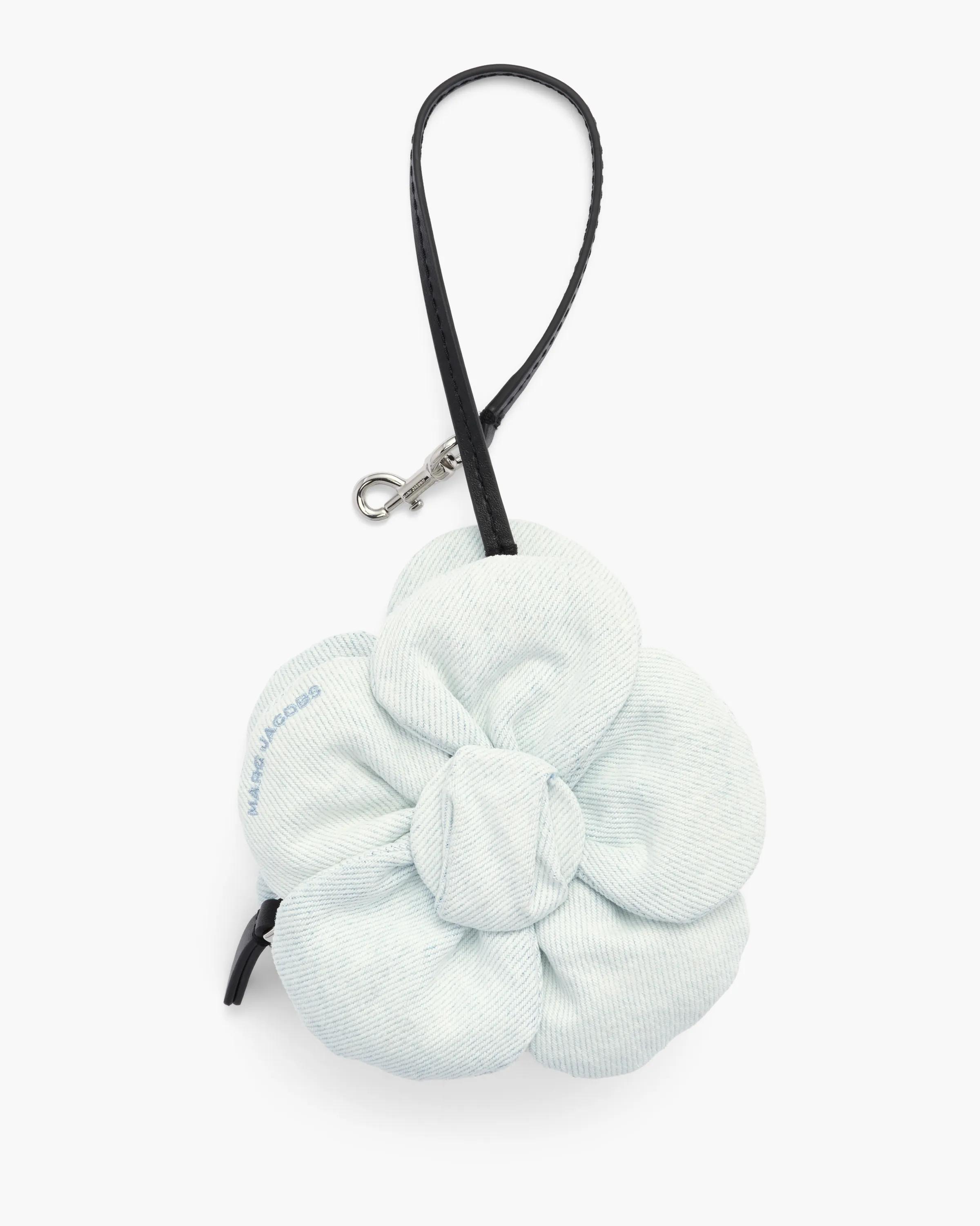 MARC JACOBS Marc Jacobs The Daisy Denim Pouch Bag Charm in Light Wash　MARC JACOBS マーク ジェイコブス ザ デイジー デニム ポーチ バッグ チャーム ライトウォッシュ MARC