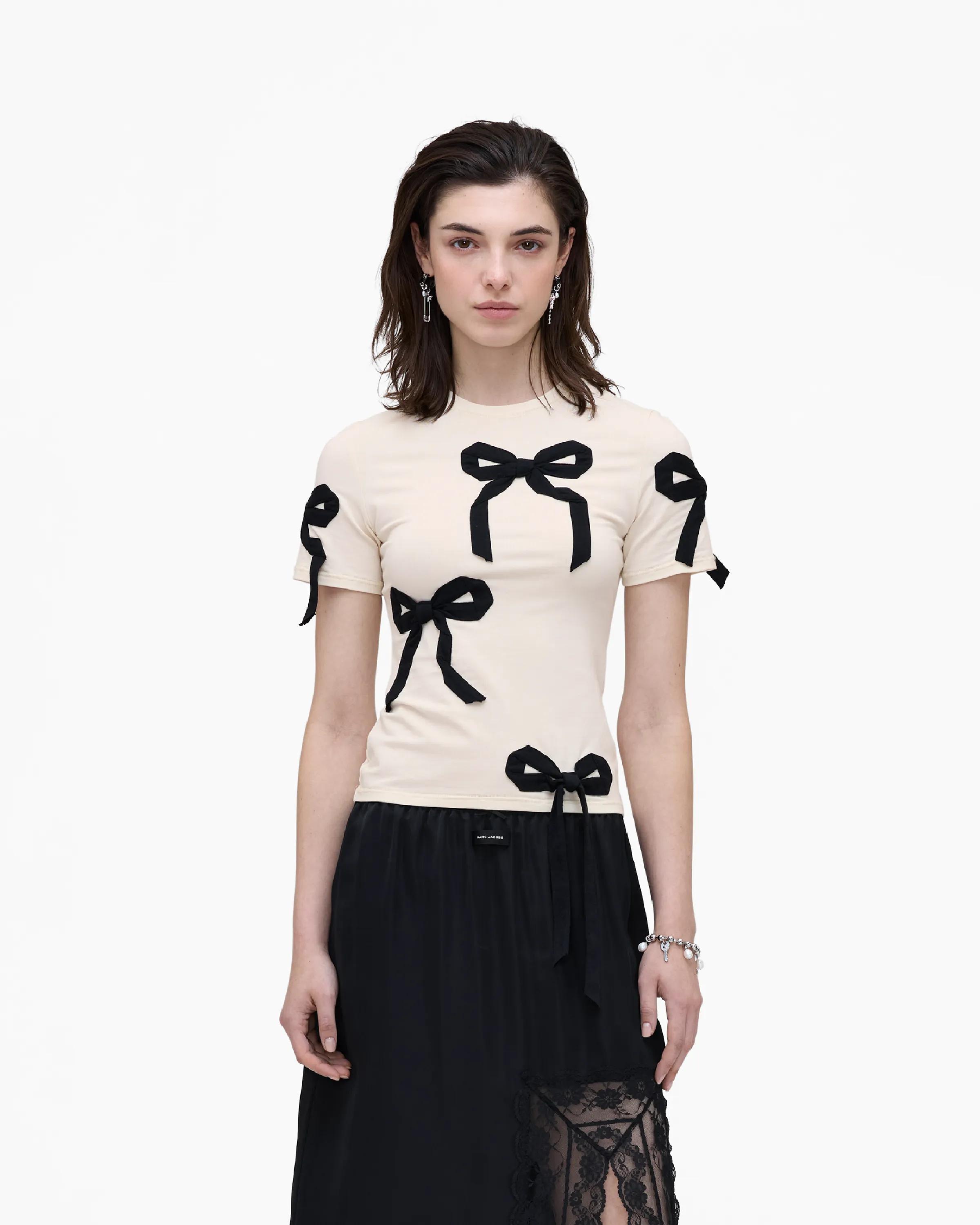 MARC JACOBS Marc Jacobs Bow Shrunken Tee in Ivory/Black, Size Medium　MARC JACOBS マーク ジェイコブス ボウ シュランケン T シャツ アイボリー/ブラック、サイズ M MARC