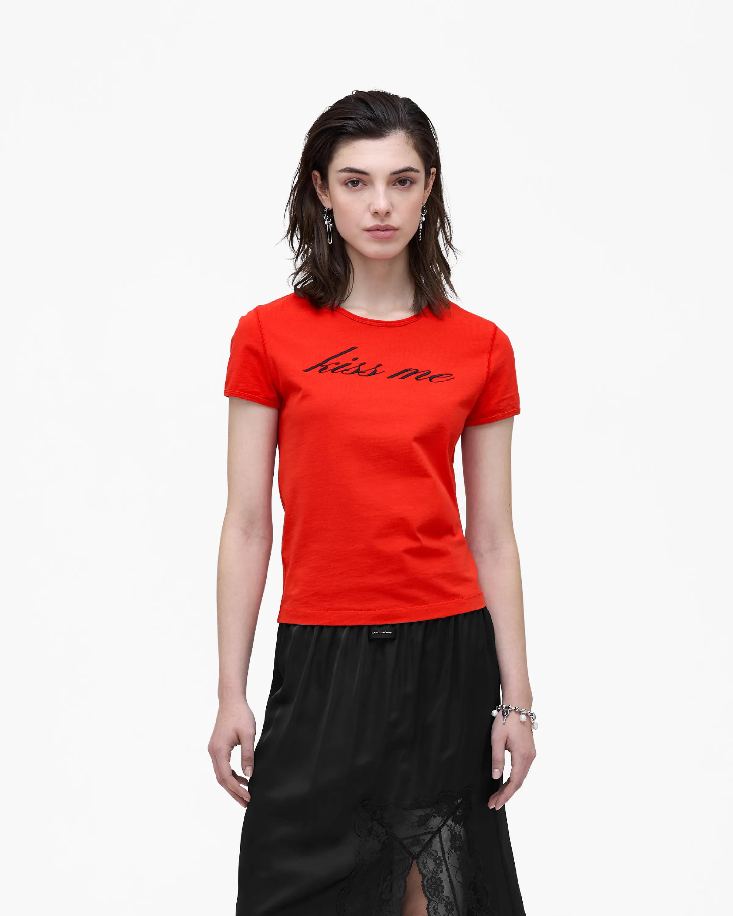 MARC JACOBS Marc Jacobs Kiss Me Shrunken Tee in True Red, Size XL　MARC JACOBS マーク ジェイコブス Kiss Me Shrunken Tシャツ トゥルーレッド、サイズ XL MARC