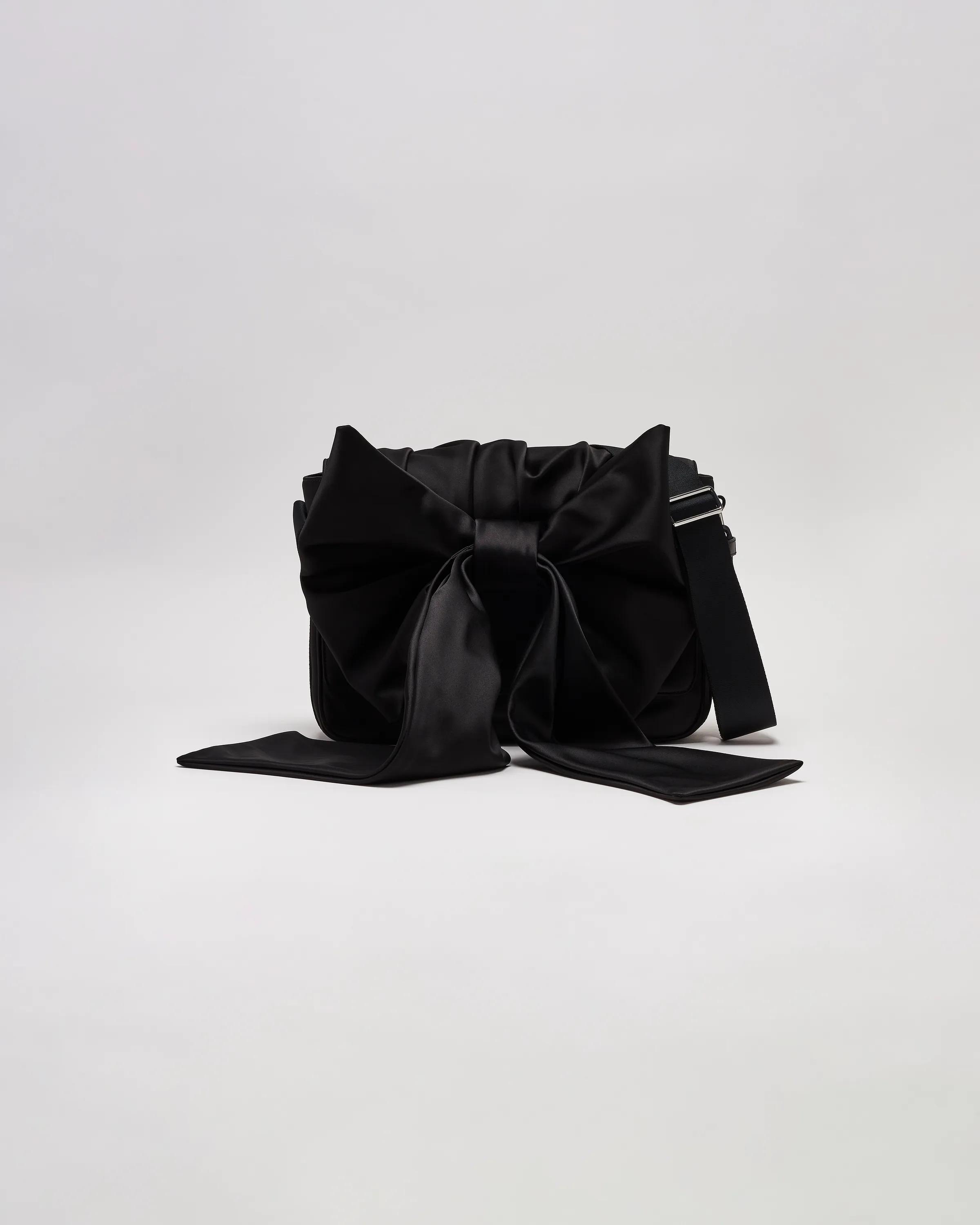 MARC JACOBS Marc Jacobs Big Bow Messenger Bag in Black　MARC JACOBS マーク ジェイコブス ビッグ ボウ メッセンジャー バッグ ブラック MARC