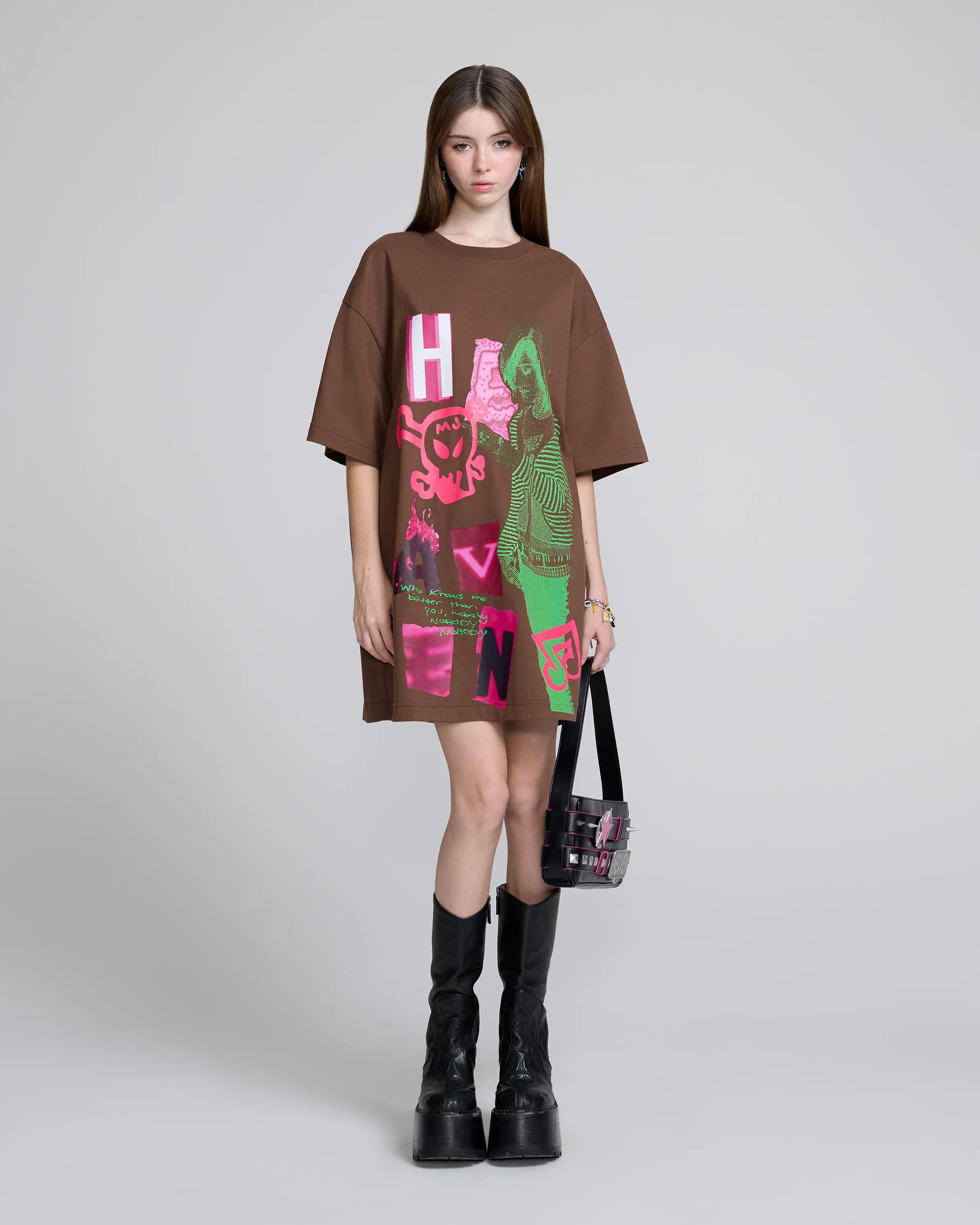 MARC JACOBS Marc Jacobs Oversized Relaxed Tee in Brown, Size Medium　MARC JACOBS マーク ジェイコブス オーバーサイズ リラックス T シャツ、ブラウン、サイズ M MARC