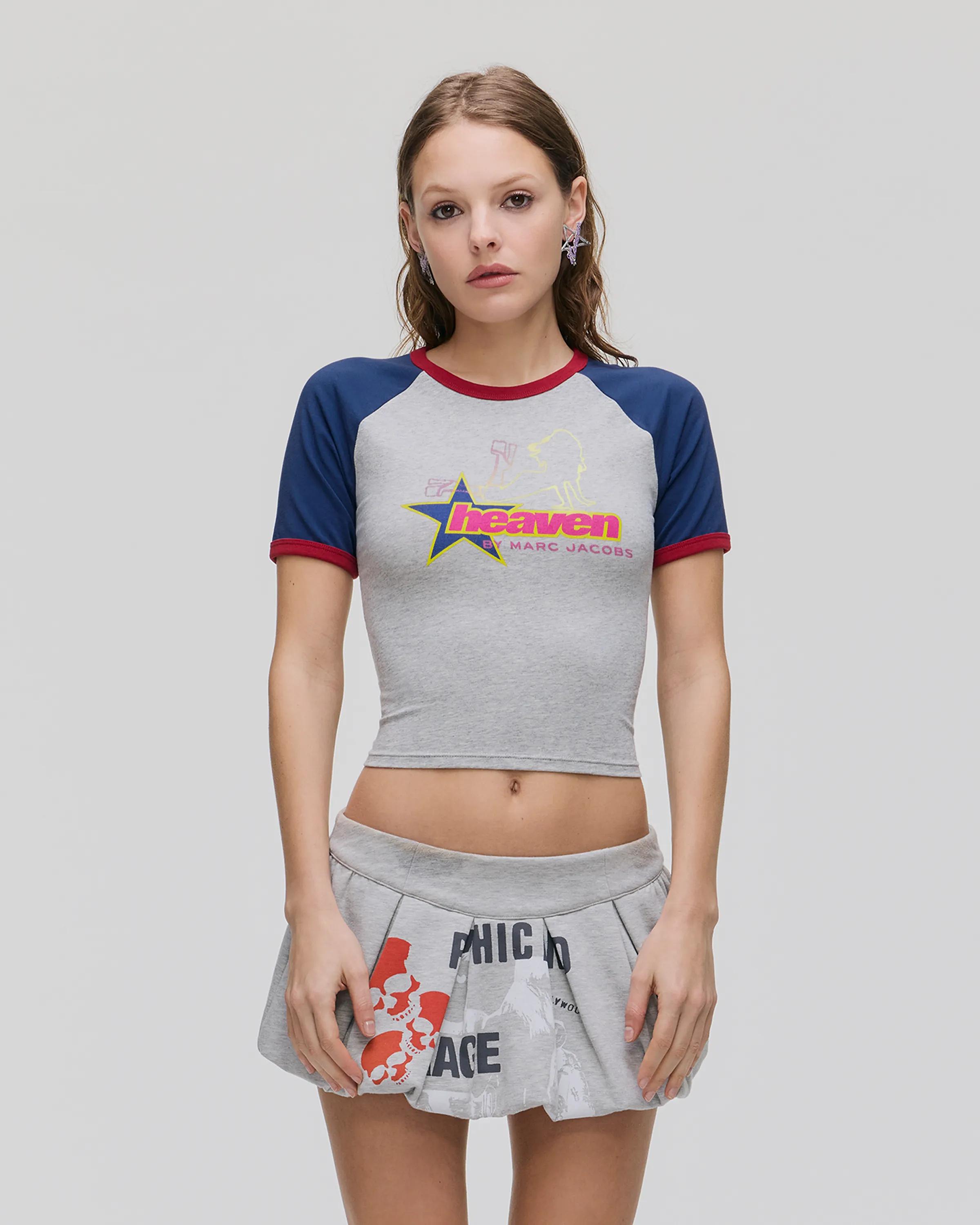 MARC JACOBS Marc Jacobs Heaven Logo Raglan Baby Tee in Grey Multi, Size 2XL　MARC JACOBS マーク ジェイコブス ヘブン ロゴ ラグラン ベビー T シャツ、グレー マルチ、サイズ 2XL MARC